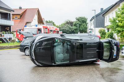 Unterensingen: Vorfahrtsunfall in 30er Zone - Pkw kippt auf die Seite